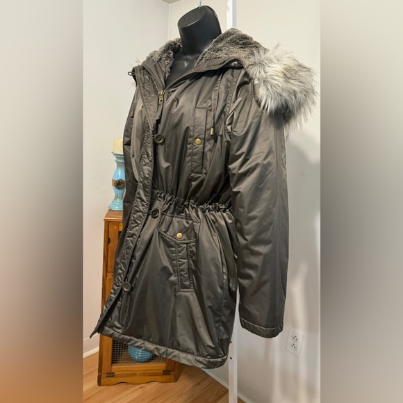 Apt 9 Hooded Parka. Color: Olive. Size L - Picture 7 of 13